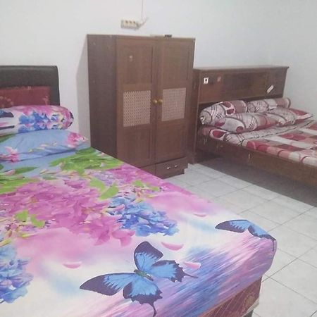 Ganeta Homestay Syariah Sidoarjo Eksteriør billede