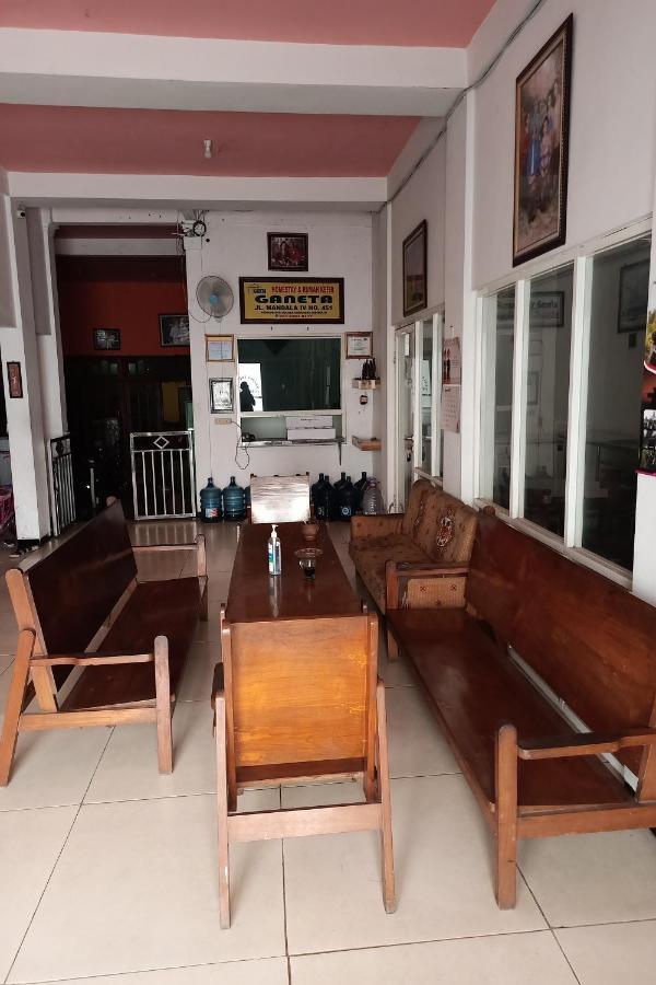 Ganeta Homestay Syariah Sidoarjo Eksteriør billede